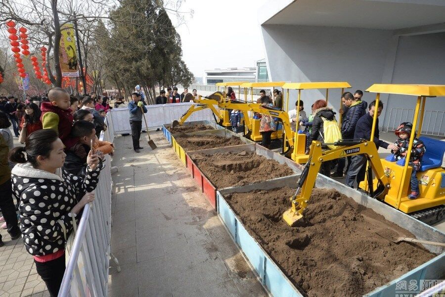 混凝土、娃娃版挖掘機、起重機